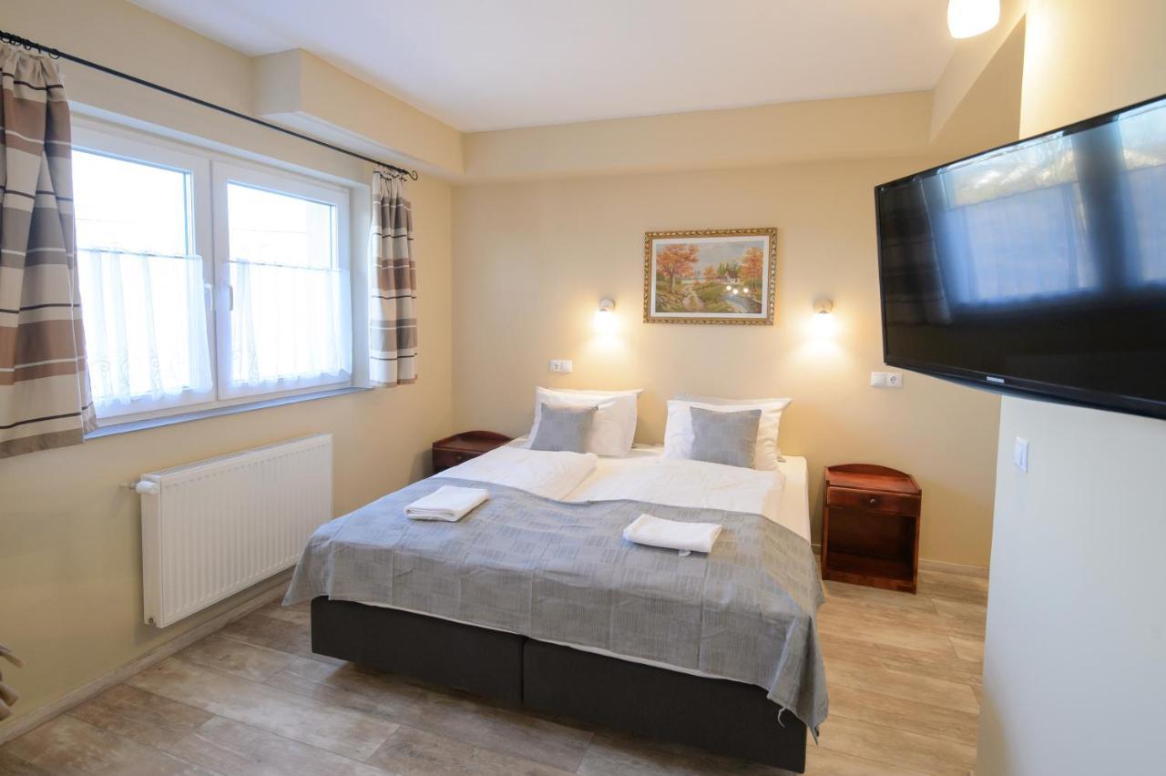 Illaberek Panzio Hotel Eger Ngoại thất bức ảnh